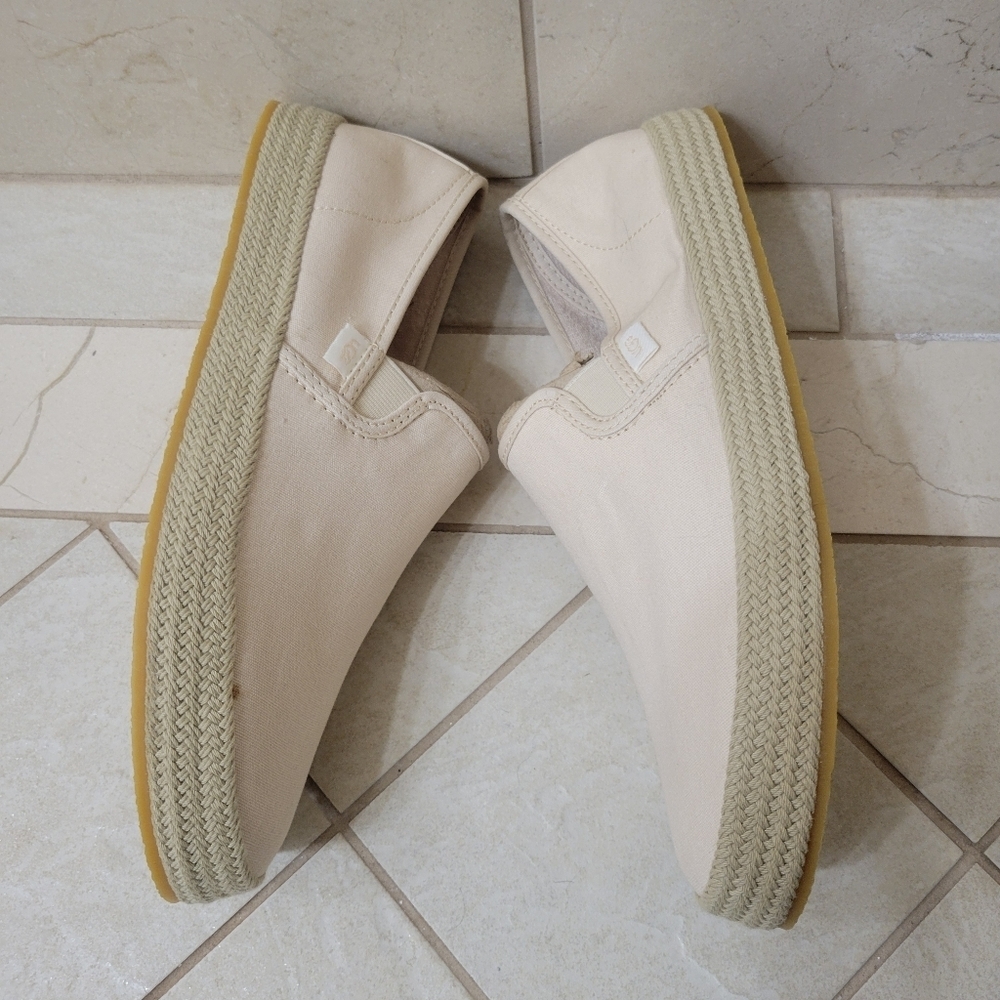 UGG NWOT Bren Slip on Sneakers size 10. - Picture 2 of 9